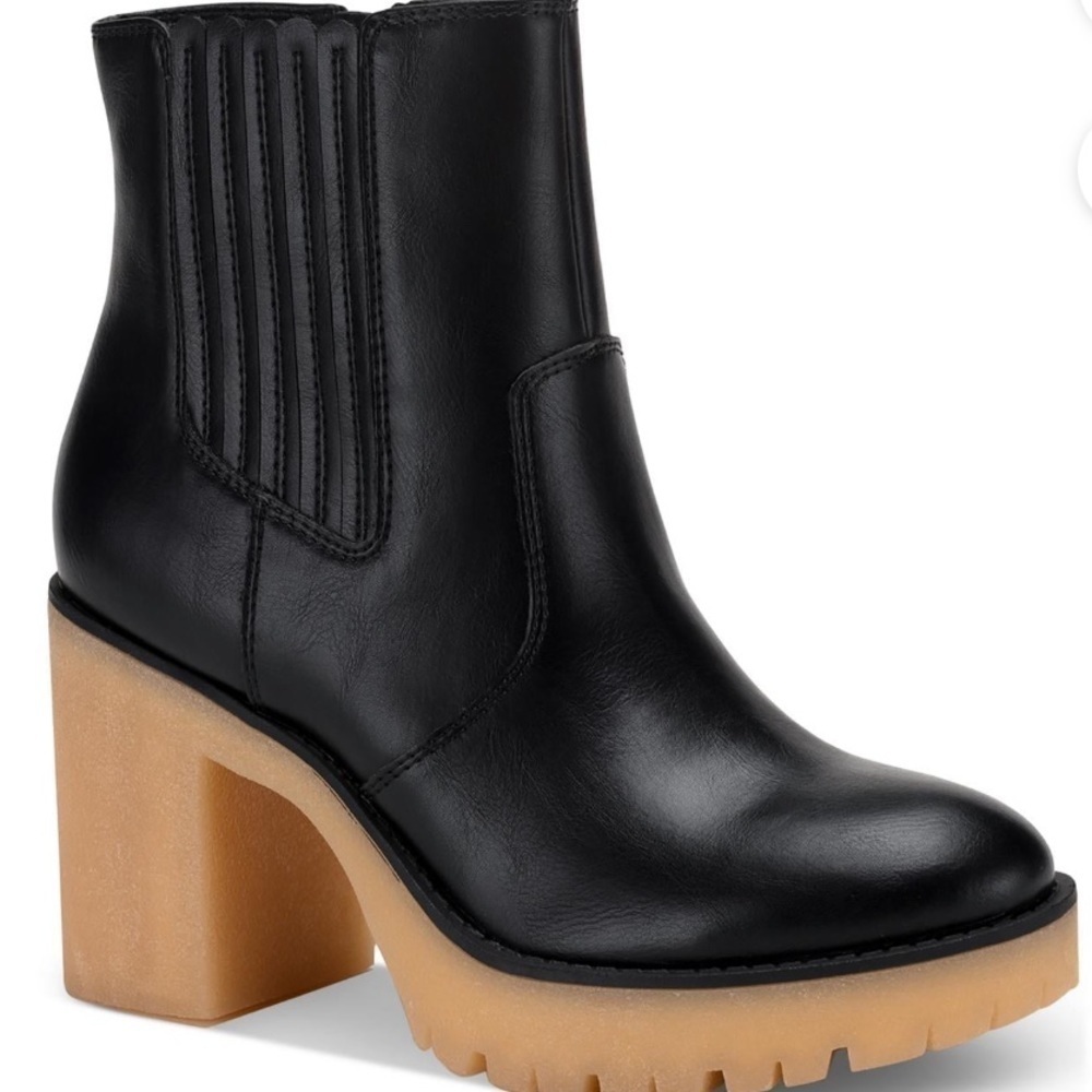 Sun + Stone lug rubber sole faux leather side zip platform boots size 10 retro